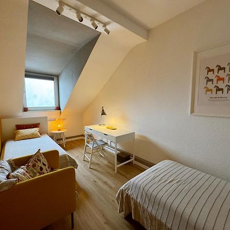 Appartamento Big Flat With Fresh Renovation, Free Parking, Sonyps, Netflix Duisburgo Esterno foto