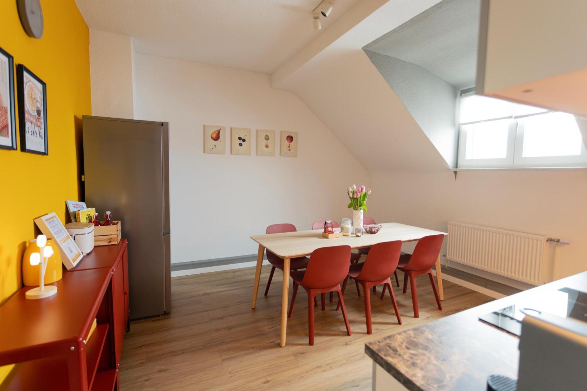 Appartamento Big Flat With Fresh Renovation, Free Parking, Sonyps, Netflix Duisburgo Esterno foto