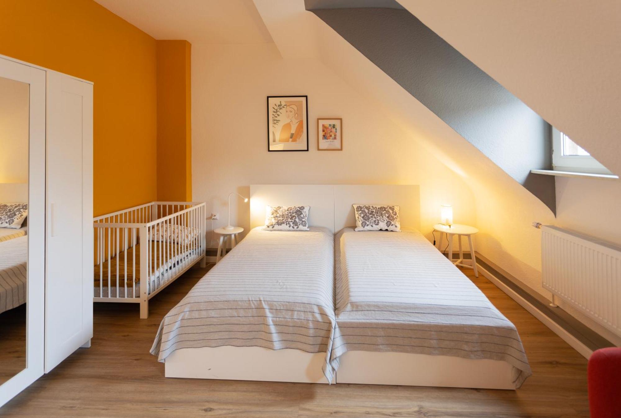 Appartamento Big Flat With Fresh Renovation, Free Parking, Sonyps, Netflix Duisburgo Esterno foto