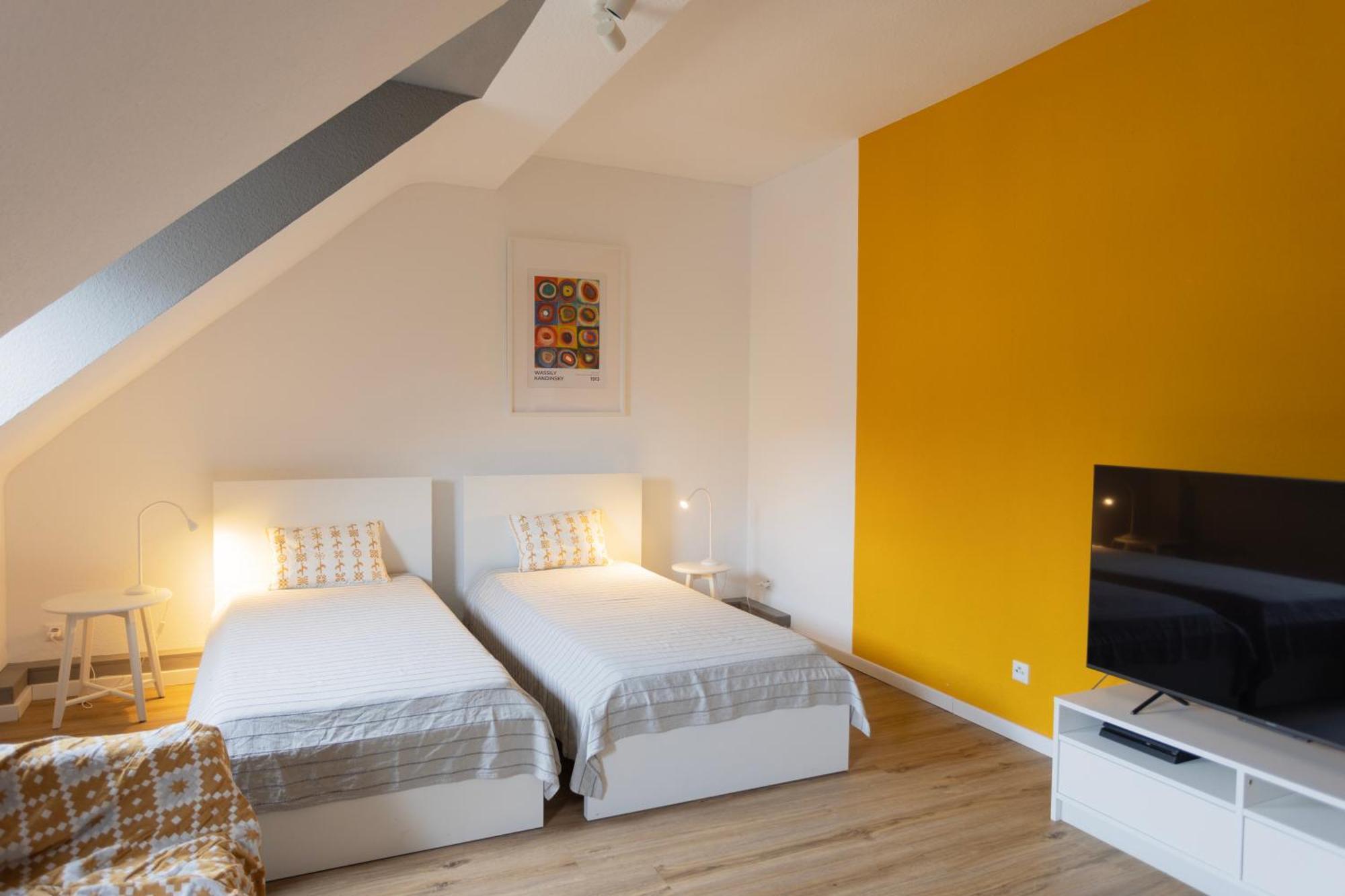 Appartamento Big Flat With Fresh Renovation, Free Parking, Sonyps, Netflix Duisburgo Esterno foto