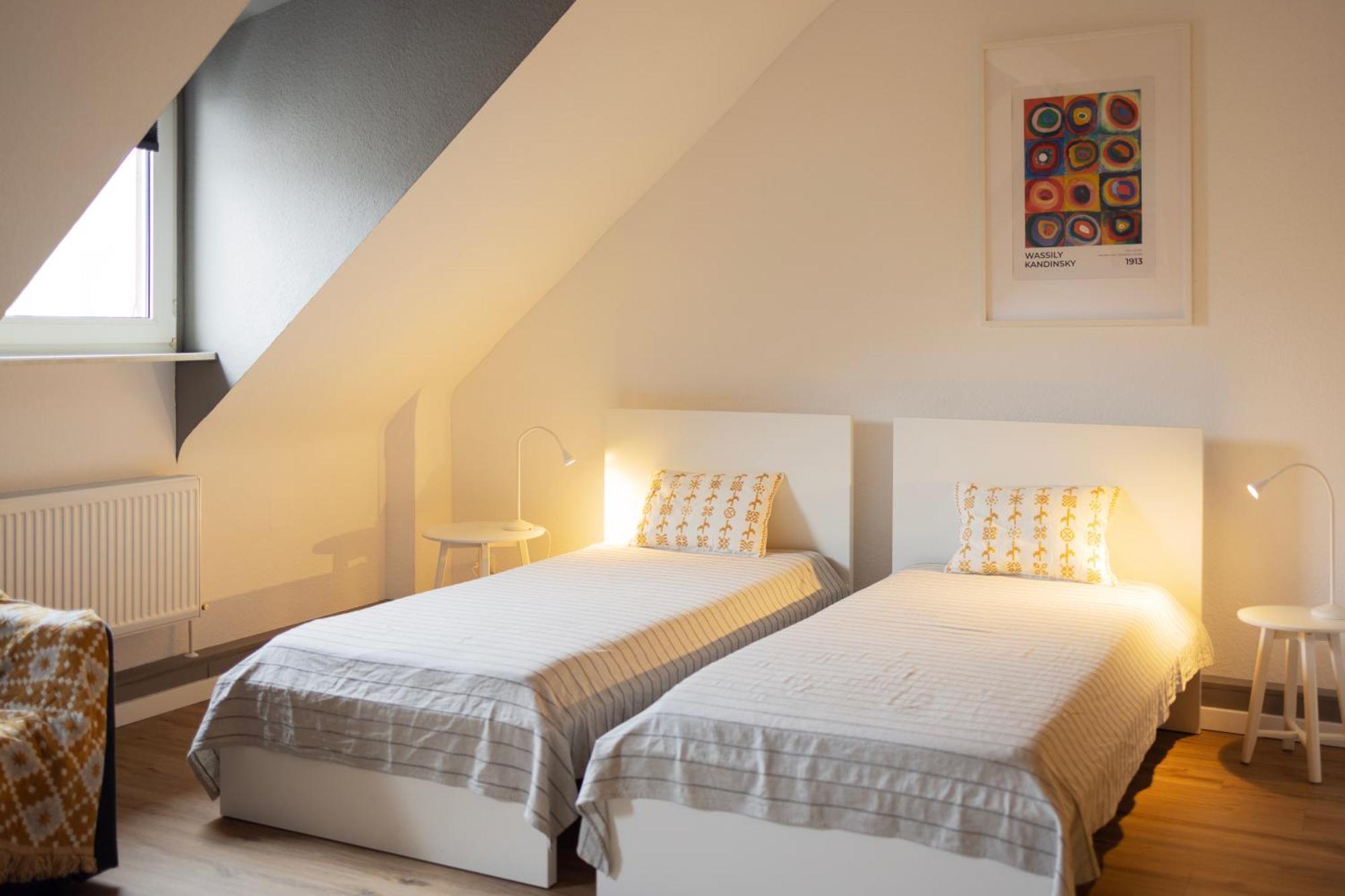 Appartamento Big Flat With Fresh Renovation, Free Parking, Sonyps, Netflix Duisburgo Esterno foto