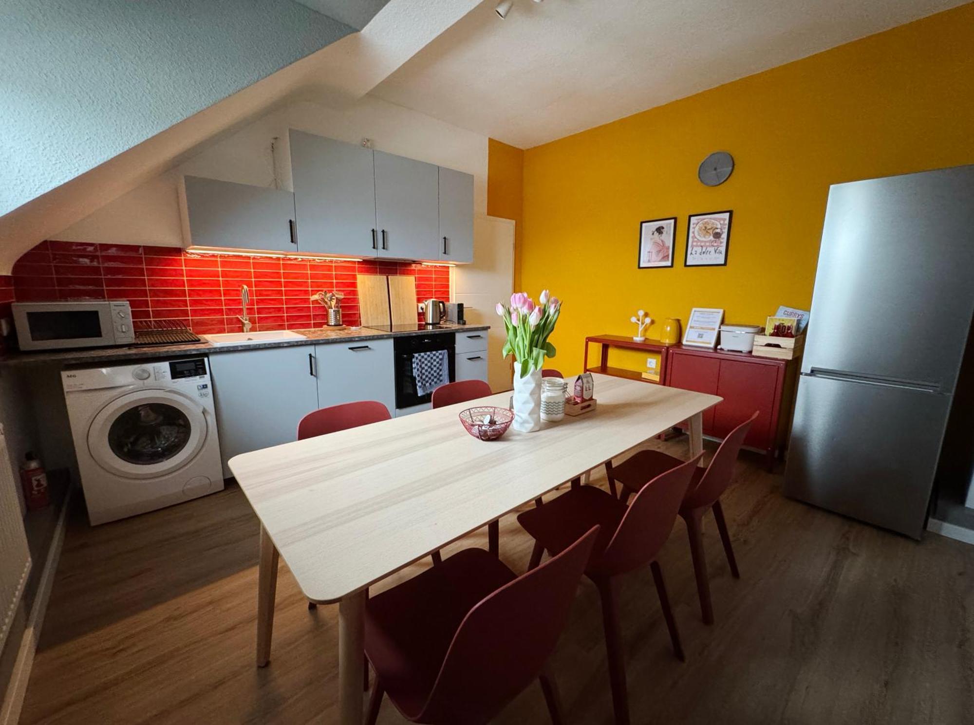 Appartamento Big Flat With Fresh Renovation, Free Parking, Sonyps, Netflix Duisburgo Esterno foto
